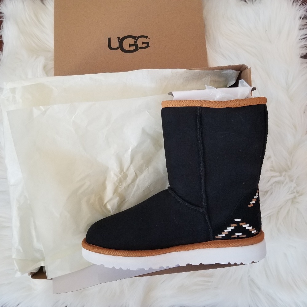 UGG Classic Rustic Weave Boots - Picture 2 of 7
